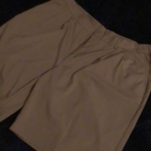 Men’s khaki shorts